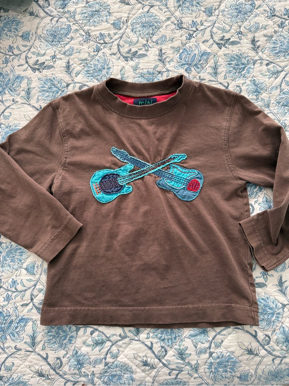 Mini Boden 2/3 Brown Kids Long-Sleeve Guitar Applique Shirt